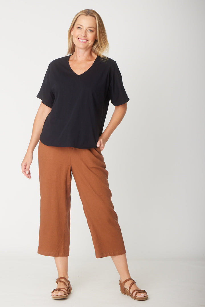 Cordelia St Relaxed Cotton Summer V Tee in Black, view 2