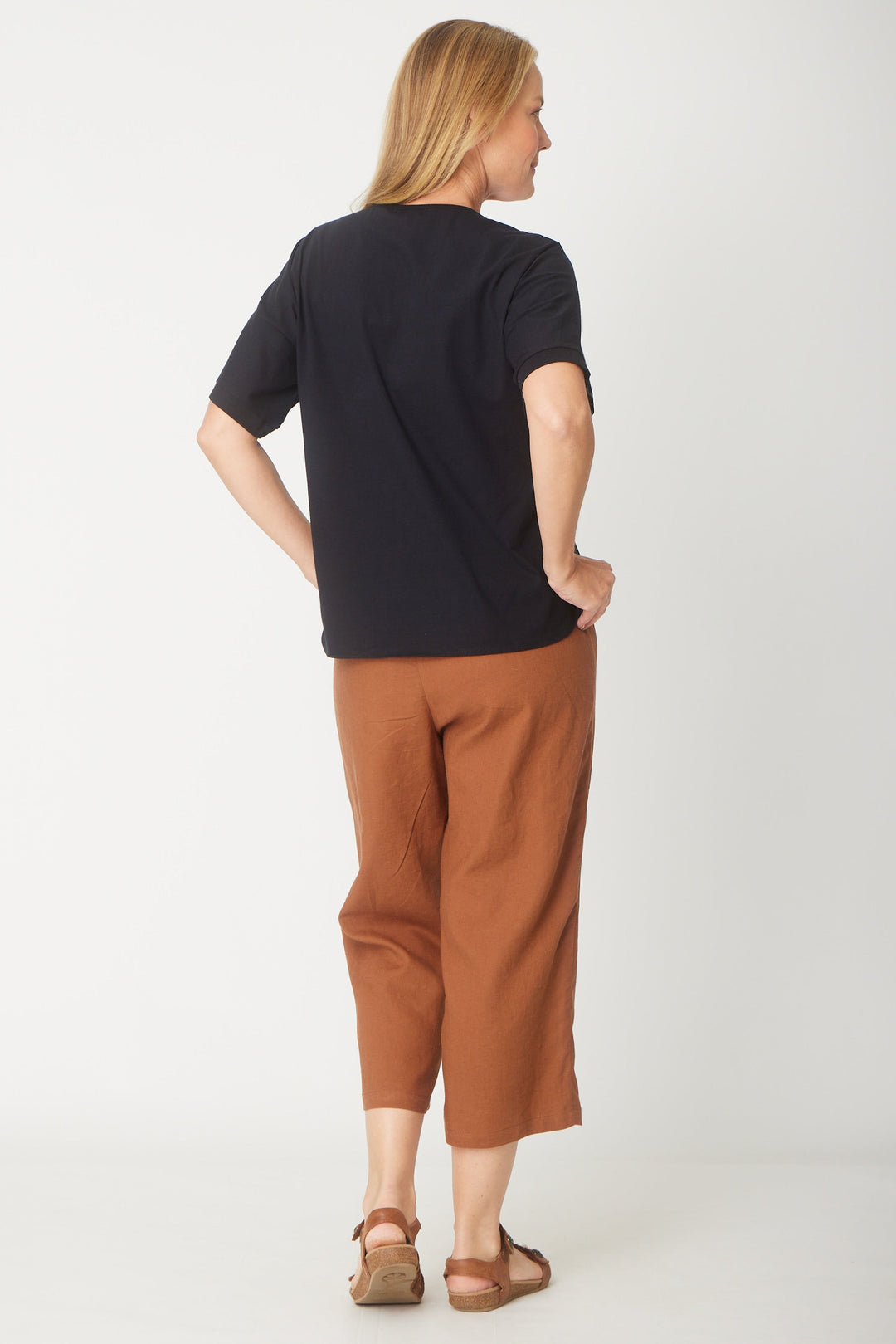 Cordelia St Relaxed Cotton Summer V Tee in Black, view 4