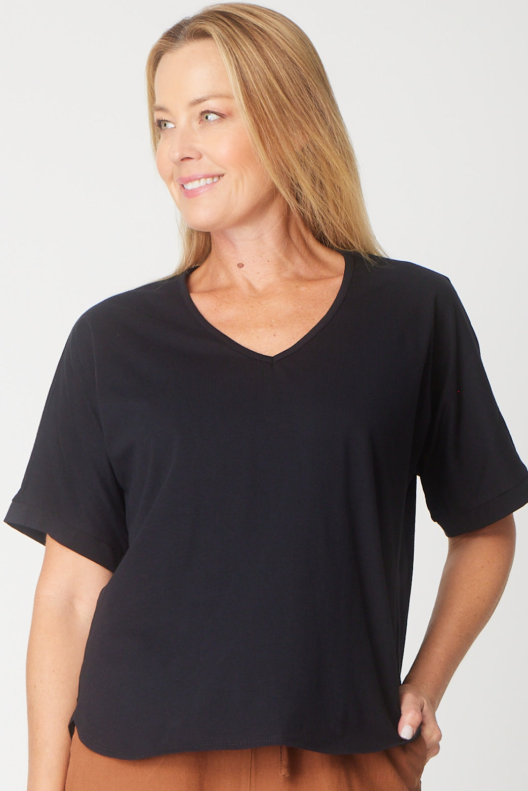 Cordelia St Relaxed Cotton Summer V Tee in Black, view 1