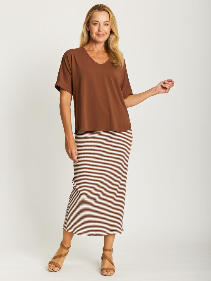 Cordelia St Relaxed Cotton Summer V Tee in Mahogany, view 2
