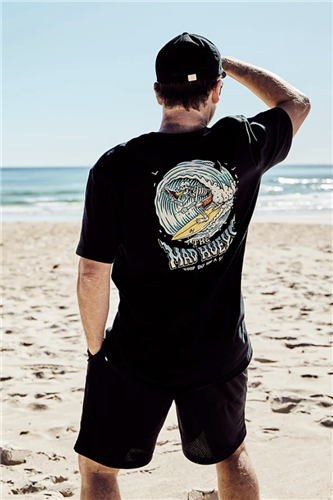 The Mad Hueys Surfing Shoey | SS Tee - Black