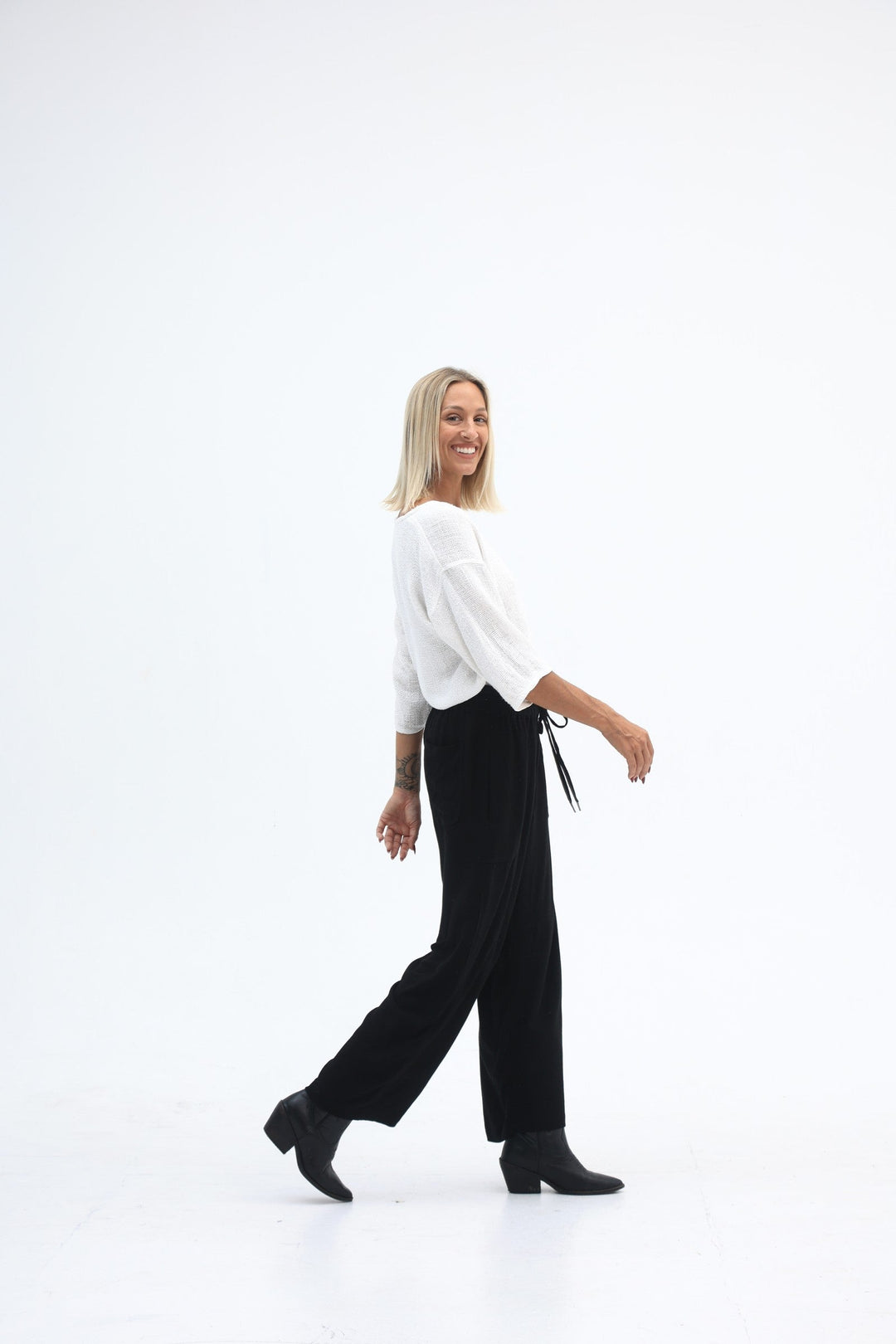 Carbon The Label - Estelle Hessian 3/4 V Neck Top - Natural White