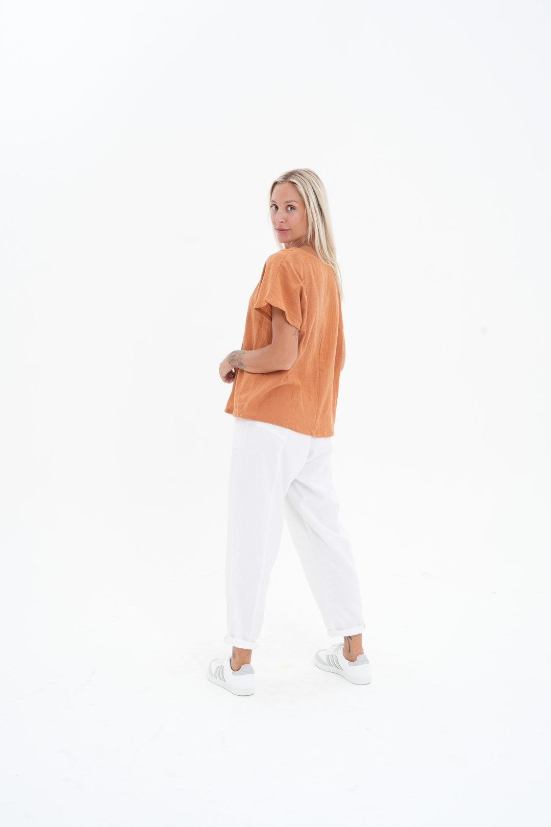 Carbon The Label - Koa V Neck - Bran