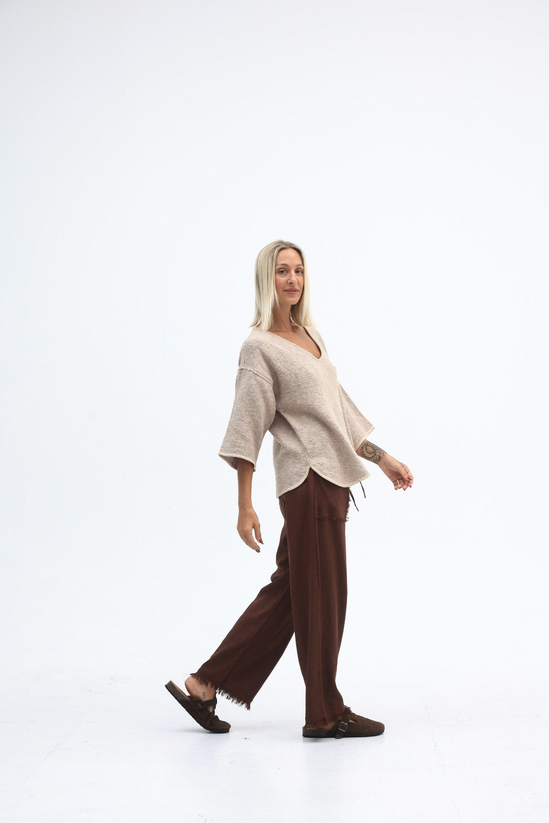 Carbon The Label - Aroma Cotton Hessian 3/4 Sleeve V Neck Top - Cinnamon