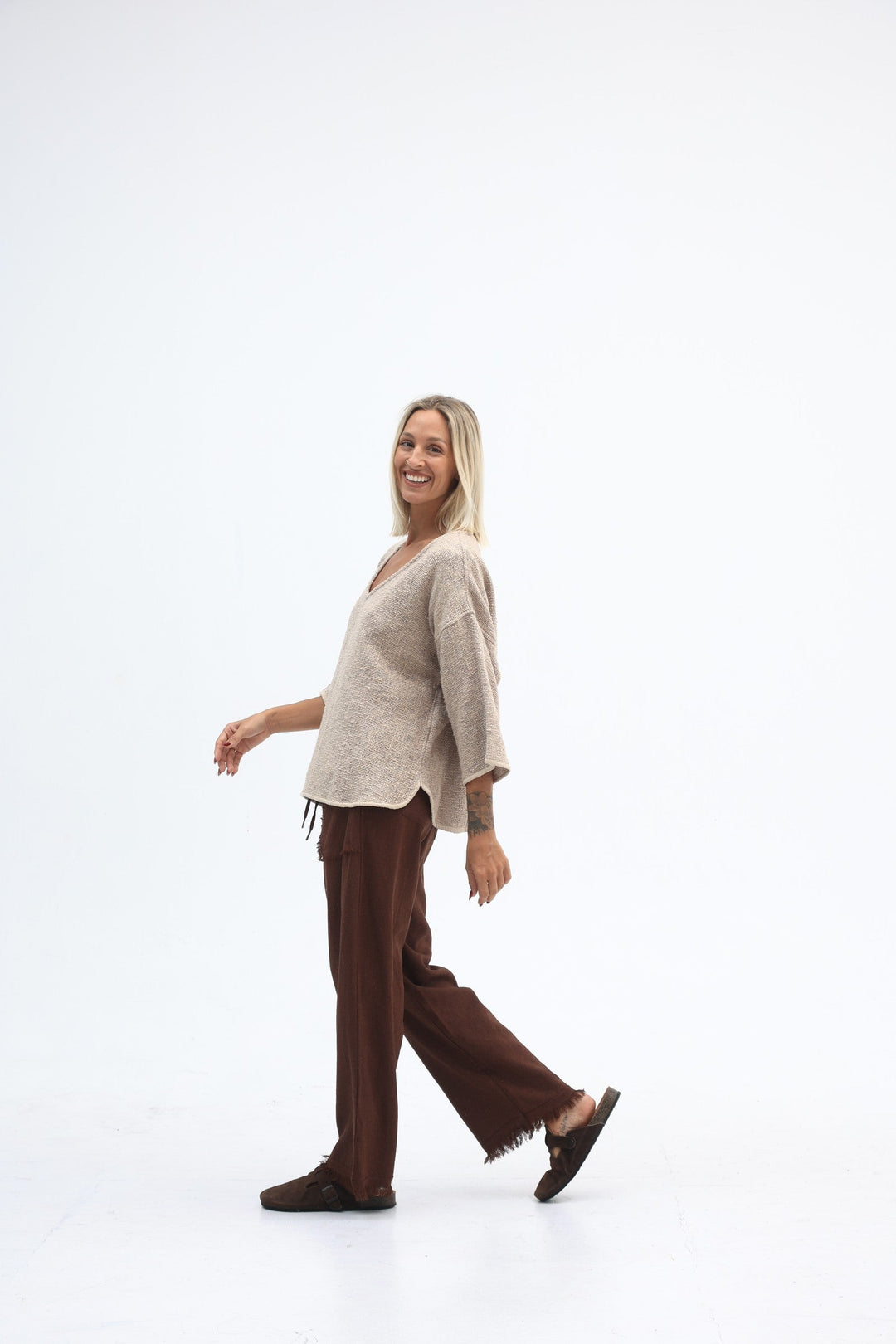 Carbon The Label - Aroma Cotton Hessian 3/4 Sleeve V Neck Top - Cinnamon