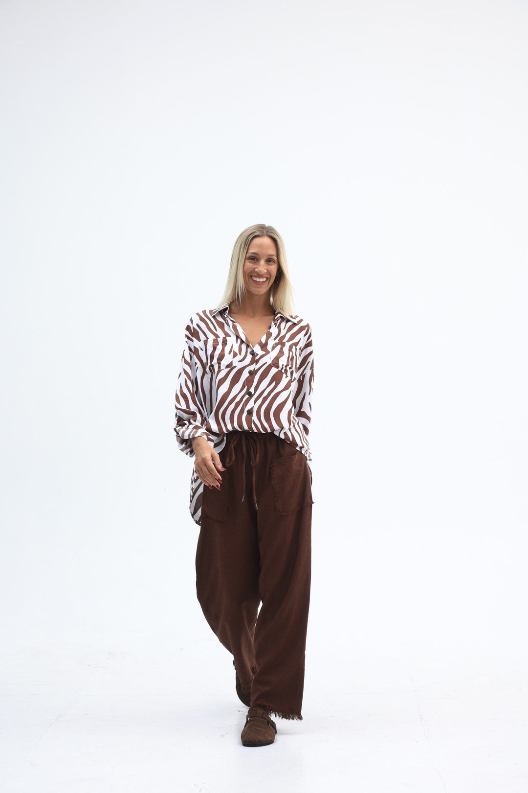 Carbon Nilo Longlined Shirt - Truffle/White