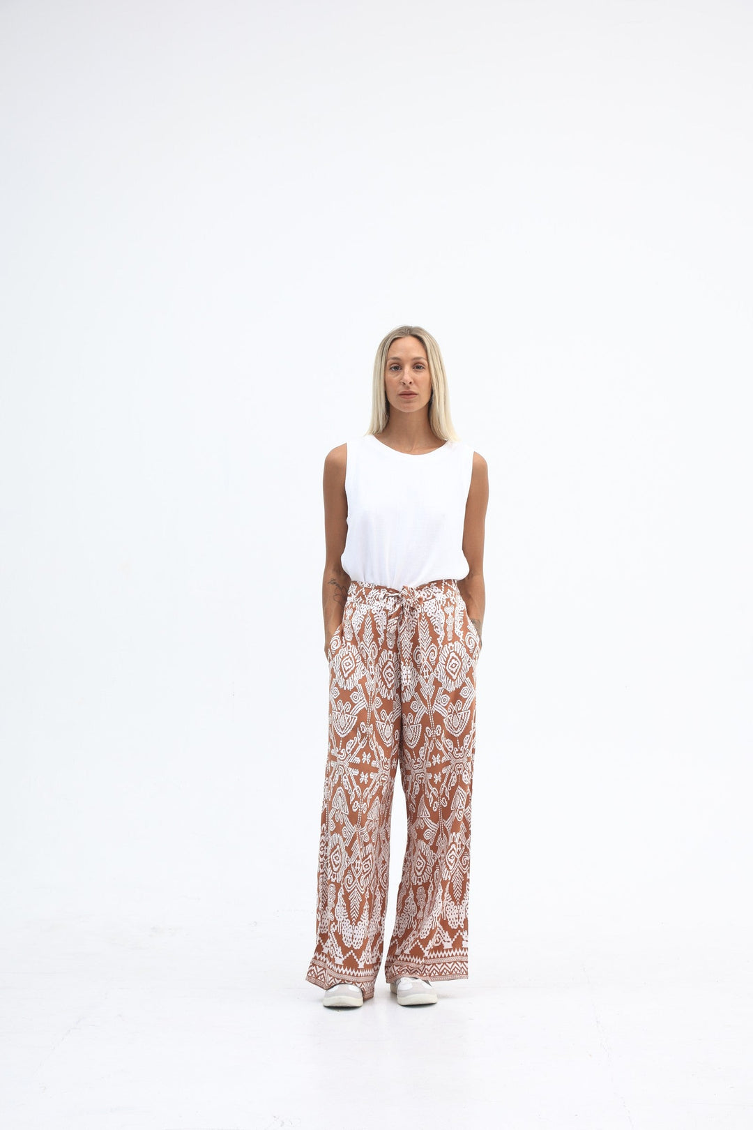 Carbon The Label - Toteme Cropped Pant - Tan/White