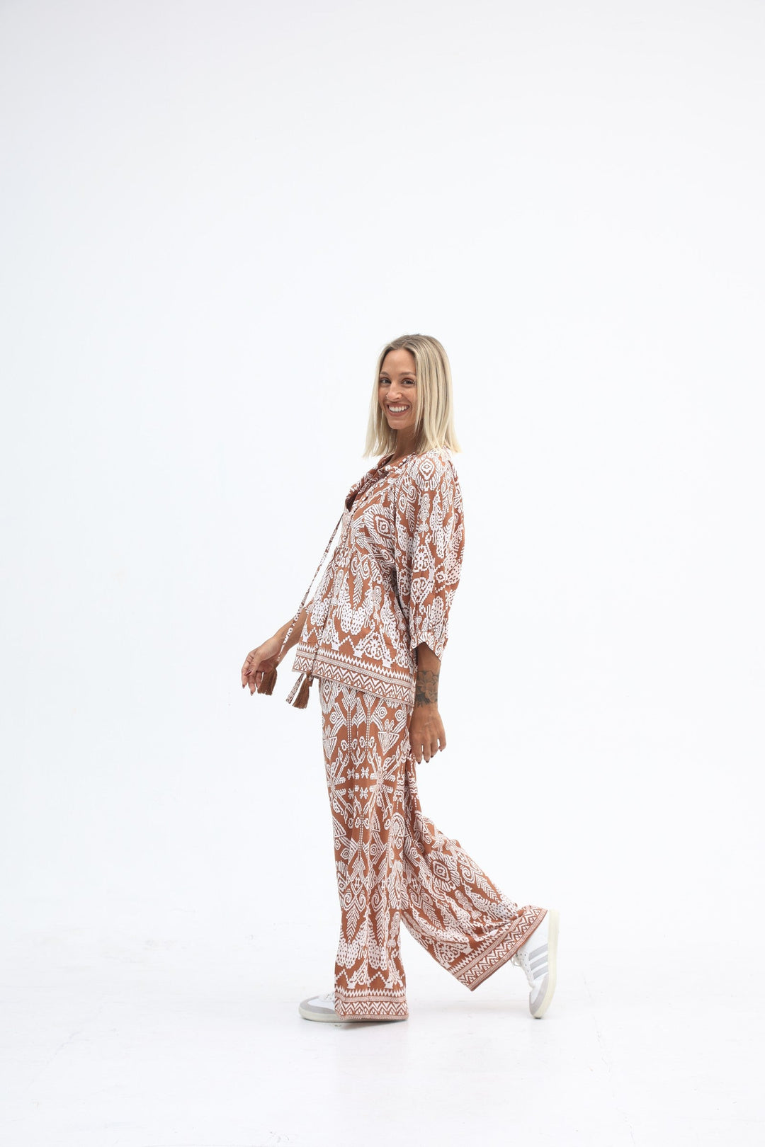 Carbon The Label - Toteme Top - Tan/White