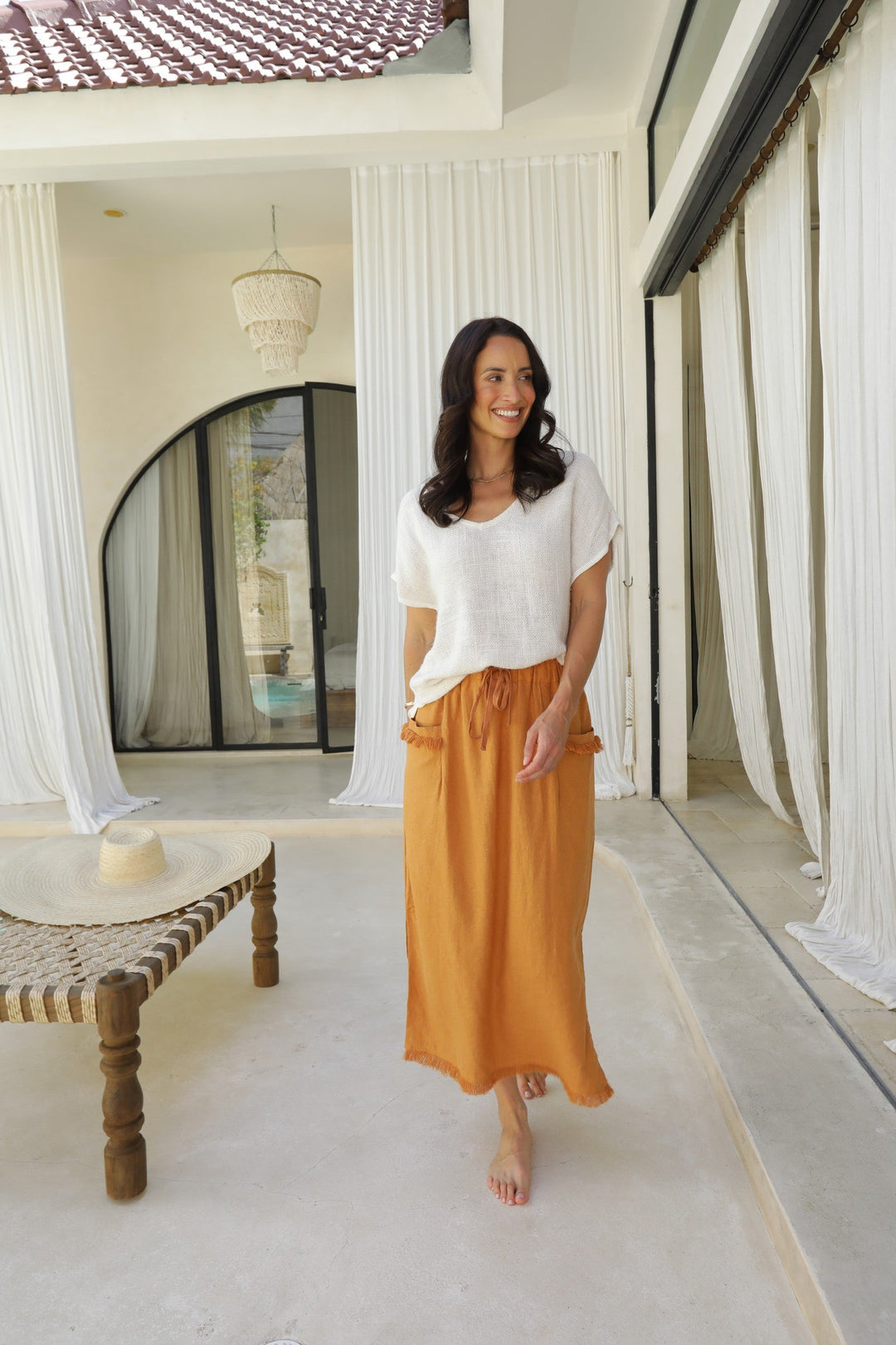 Carbon Paris Hessian V Neck S/S Top - Nat/White